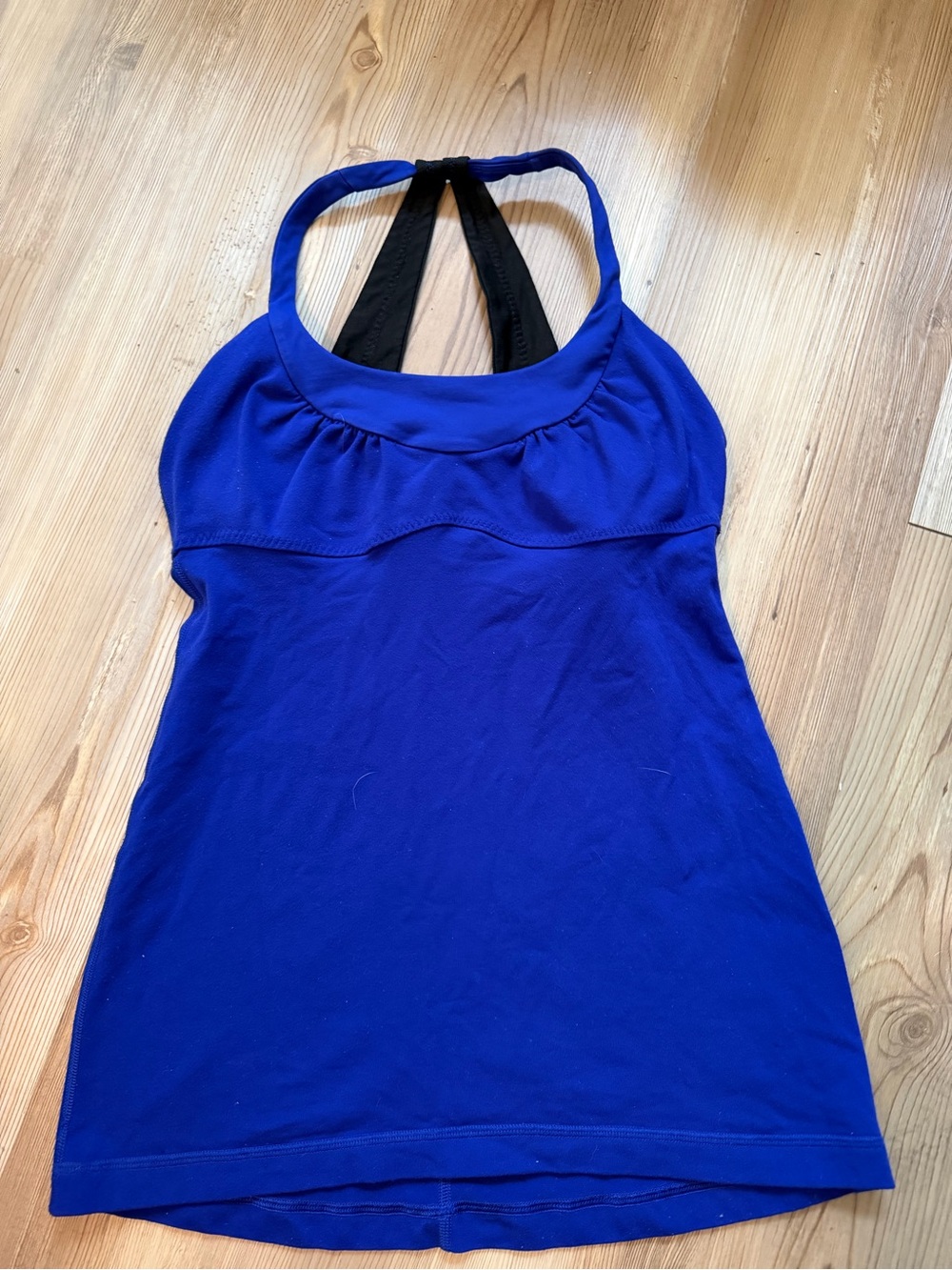 Lulu scoop me up tank size 6 pigment blue. Built in bra padded.